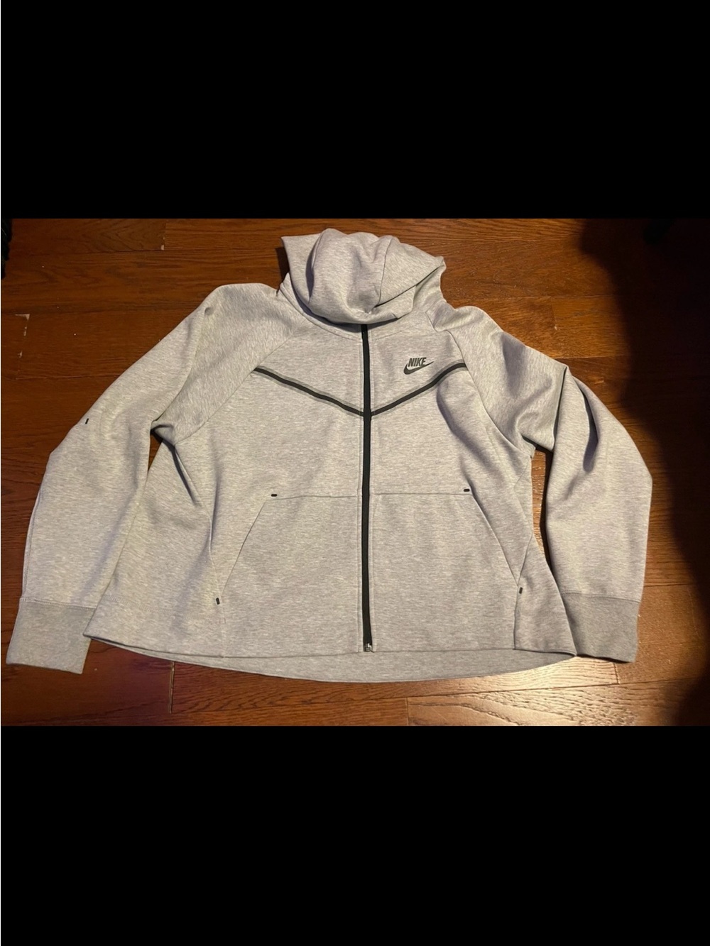 Nike Women’s Light Gray Full-Zip Hooded Jacket With Matching Pants Nike Tech
